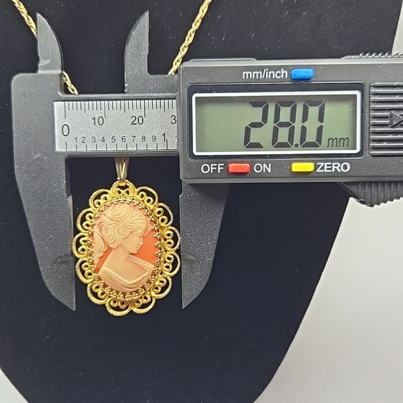 Vintage Andre Rivalle 17 Jewel Watch Avon Necklace Gold Tone Cameo Pendant Runs - Picture 6 of 9